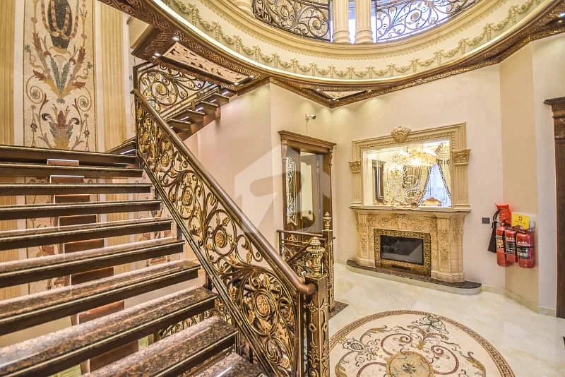 Exquisite 10 Marla Spanish Style Villa Available for Sale