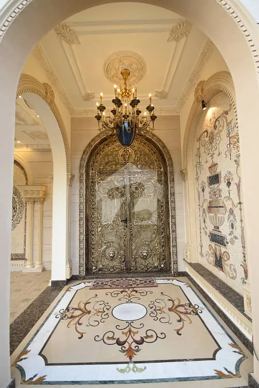 Exquisite 10 Marla Spanish Style Villa Available for Sale