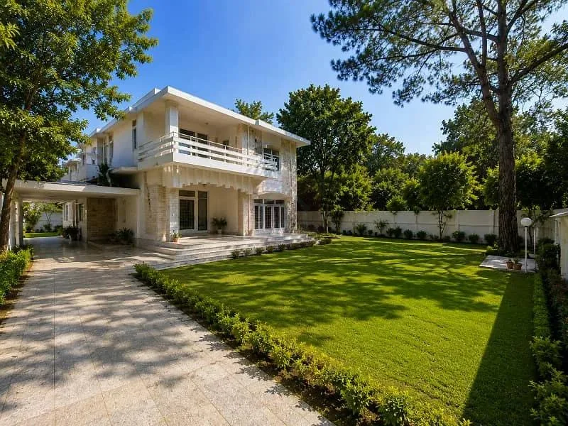 2 Kanal House for Sale in E-7 Islamabad - Prime Location
