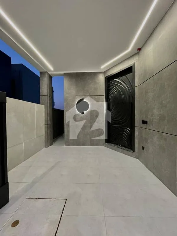 Modern 5 Marla House for Sale | Prime Location Close to Dolmen Mall, DHA Lahore