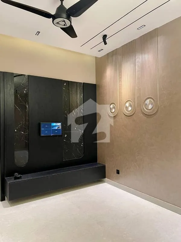 Modern 5 Marla House for Sale | Prime Location Close to Dolmen Mall, DHA Lahore