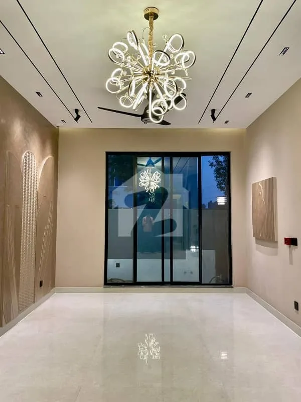 Modern 5 Marla House for Sale | Prime Location Close to Dolmen Mall, DHA Lahore