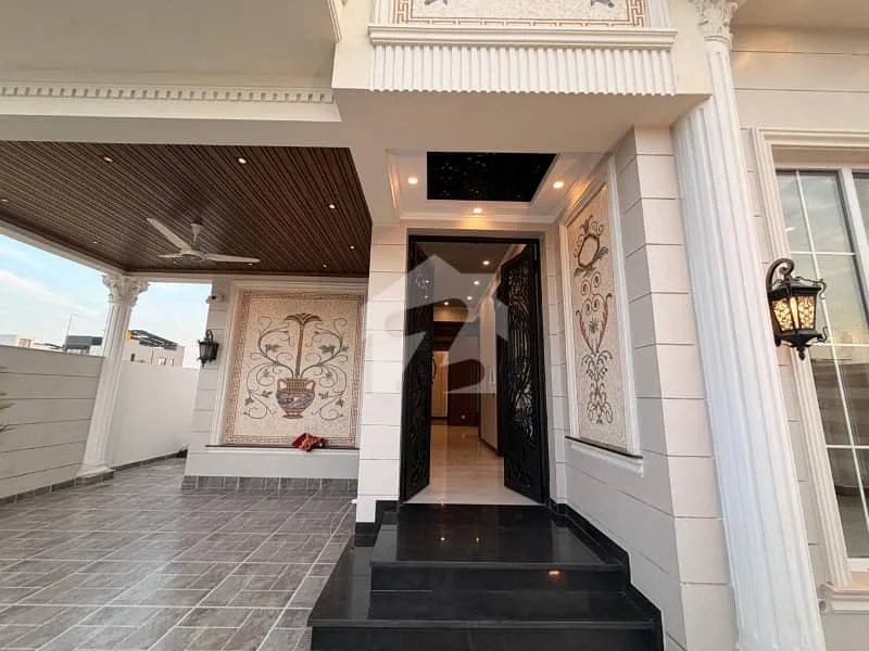 8 Marla Luxurious Royal Classic Villa for Sale in DHA Defence