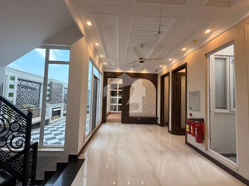 8 Marla Luxurious Royal Classic Villa for Sale in DHA Defence