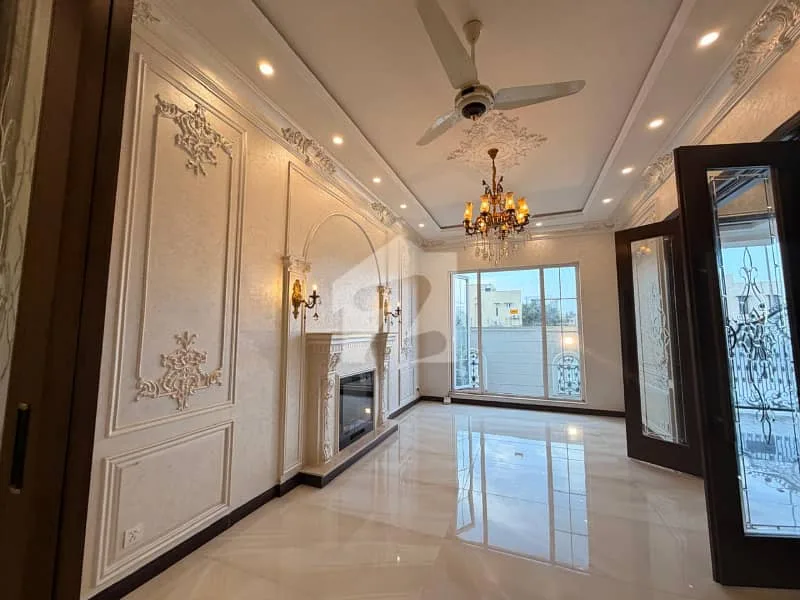 8 Marla Luxurious Royal Classic Villa for Sale in DHA Defence