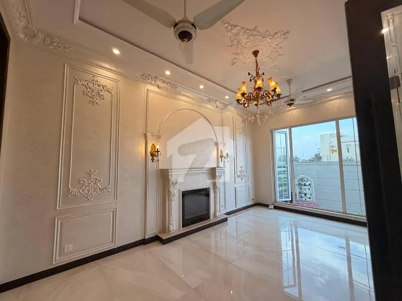 8 Marla Luxurious Royal Classic Villa for Sale in DHA Defence