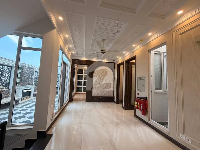 8 Marla Luxurious Royal Classic Villa for Sale in DHA Defence