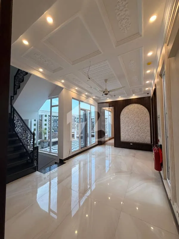 8 Marla Luxurious Royal Classic Villa for Sale in DHA Defence