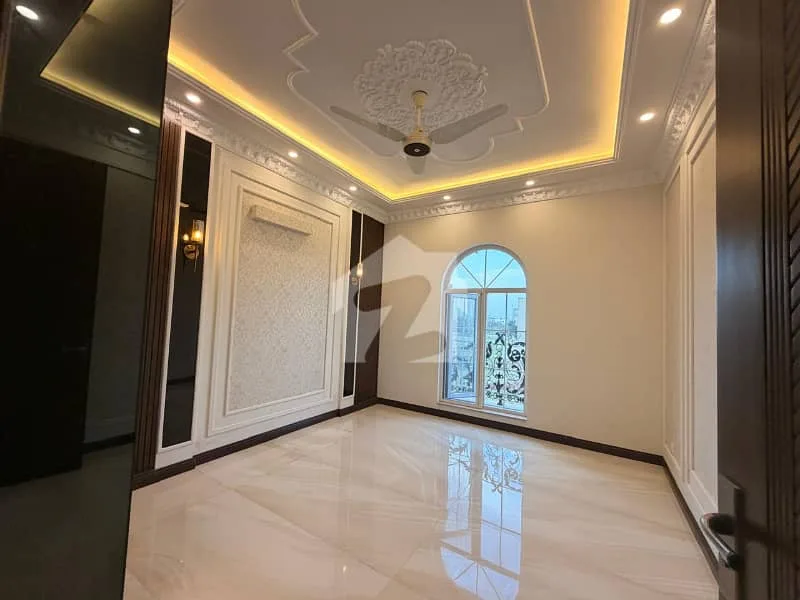 8 Marla Luxurious Royal Classic Villa for Sale in DHA Defence