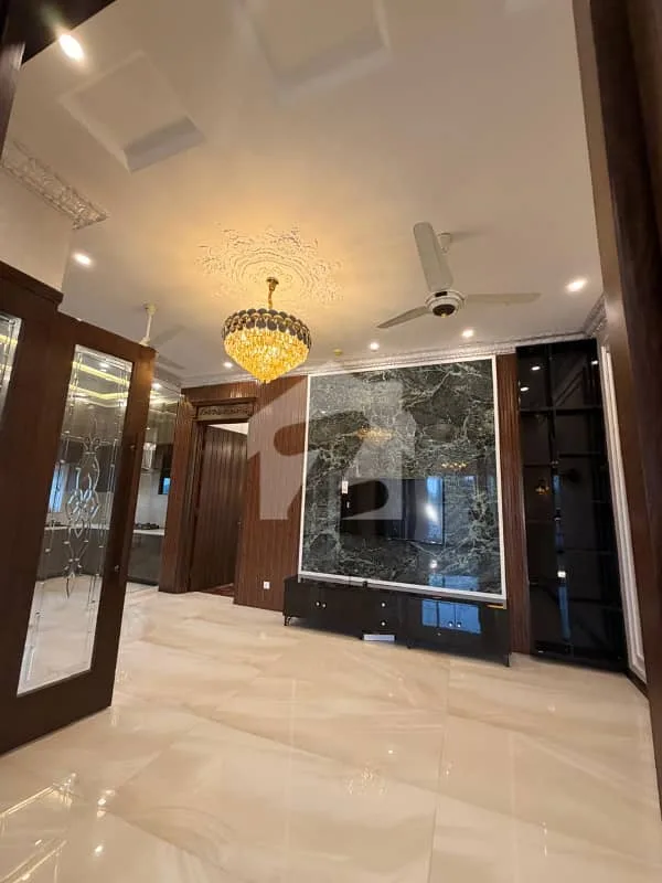 8 Marla Luxurious Royal Classic Villa for Sale in DHA Defence