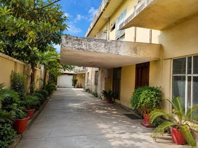 Demolishable 50x90 House for Sale in F-8 Islamabad