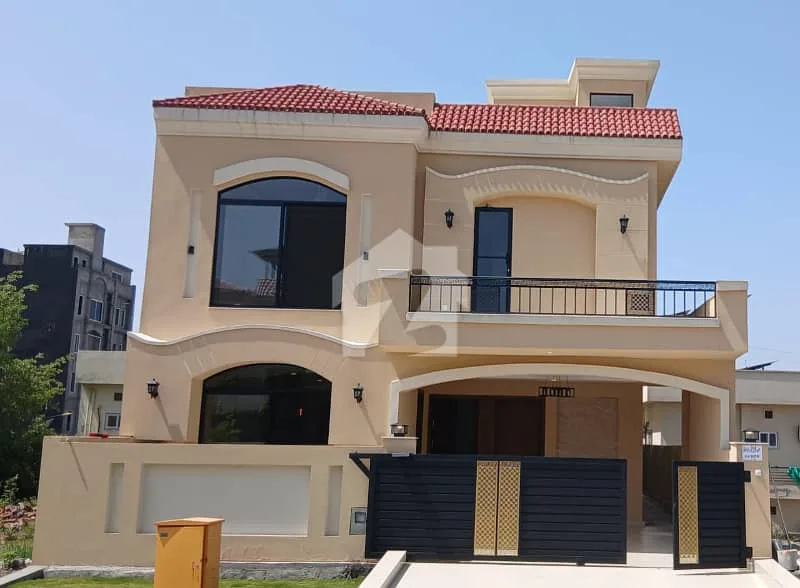 Stunning 10 Marla House on Boulevard in Bahria Enclave Islamabad - 5 Bedrooms