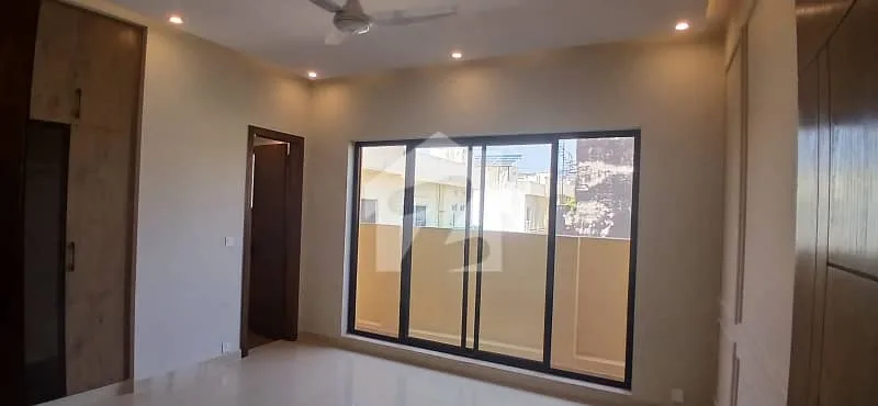 Stunning 10 Marla House on Boulevard in Bahria Enclave Islamabad - 5 Bedrooms