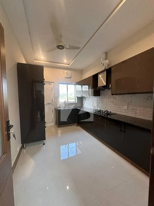 10 Marla Home Available in Sector C1, Bahria Enclave, Islamabad