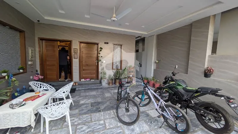 Elegant 10 Marla Home with 20KW Solar in Bahria Enclave, Sector J