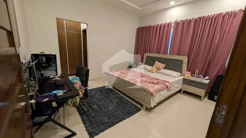 Elegant 10 Marla Home with 20KW Solar in Bahria Enclave, Sector J