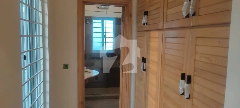 Stylish 10 Marla Home Available in Bahria Enclave Sector J, Islamabad