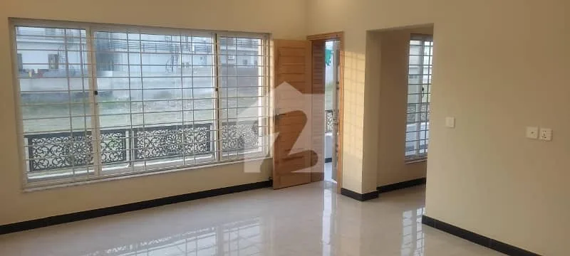 Stylish 10 Marla Home Available in Bahria Enclave Sector J, Islamabad