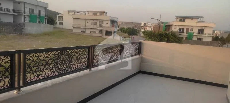 Stylish 10 Marla Home Available in Bahria Enclave Sector J, Islamabad