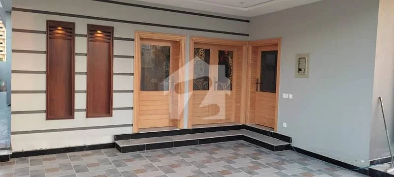 Stylish 10 Marla Home Available in Bahria Enclave Sector J, Islamabad