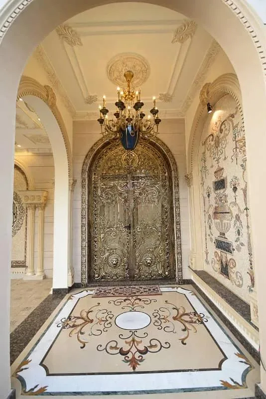 Exquisite 10 Marla Spanish Style Villa Available for Sale