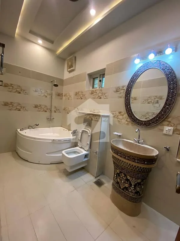 Spacious 4-Bedroom House with Double Kitchen in Bahria Enclave Sector C3