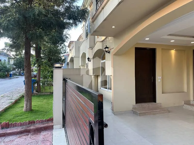 Stunning 10 Marla House Available in Bahria Enclave Islamabad Sector C1