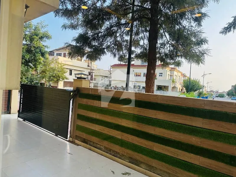 Stunning 10 Marla House Available in Bahria Enclave Islamabad Sector C1