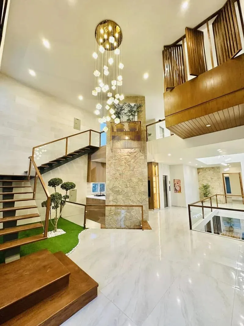 One Kanal Luxurious House with Pool in DHA Phase 2