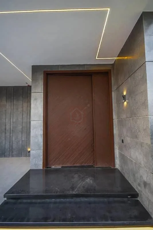 Luxury One Kanal House Available Near Defence Raya