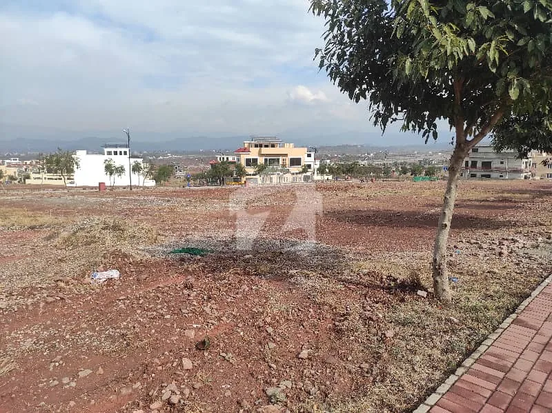 10 Marla Residential Plot Available in Bahria Enclave Sector M
