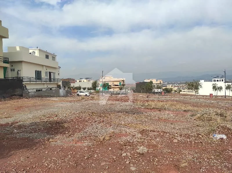 10 Marla Residential Plot Available in Bahria Enclave Sector M