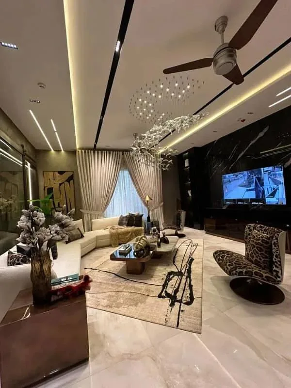 One Kanal Fully Furnished Luxury Bungalow with Servant Quarters in DHA Lahore