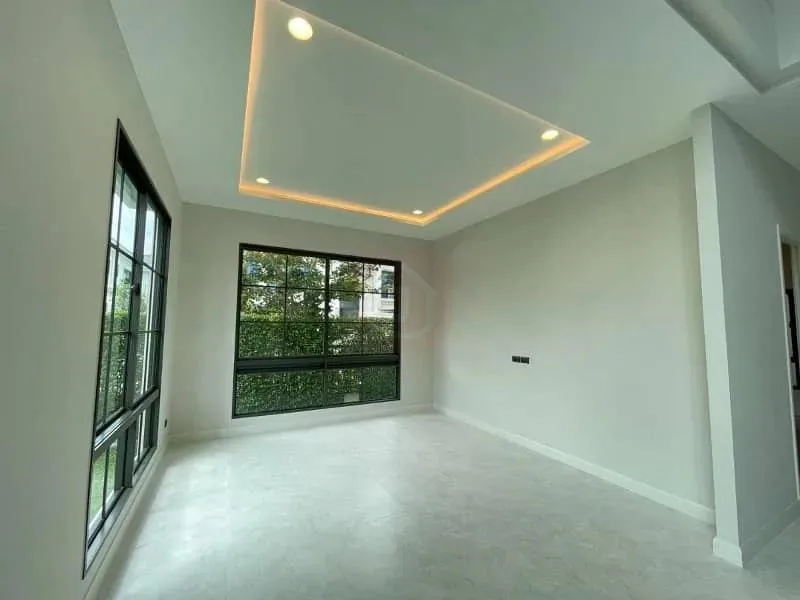 Exclusive Offer! Stylish Luxury Home Available in DHA Phase 5 Sector F