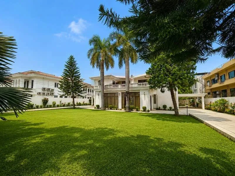Old House for Sale in F-7, Islamabad - 1777 SQYD