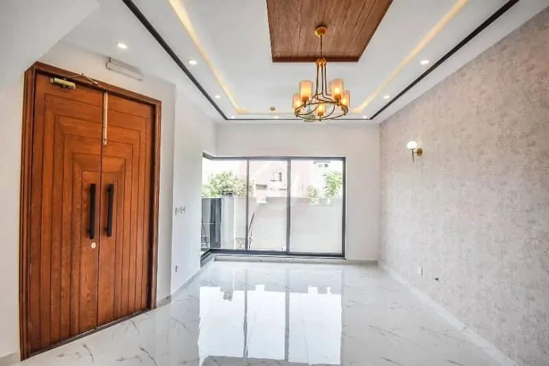 5 MARLA OWNER BUILT HOUSE IN PRIME LOCATION OF DHA LAHORE