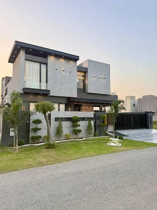 Stunning One Kanal Bungalow for Sale in DHA Lahore with Servant Quarters