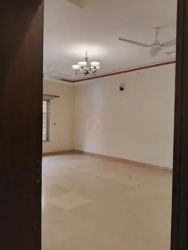 10 Marla House Available for Sale in Top City 1 - Block A