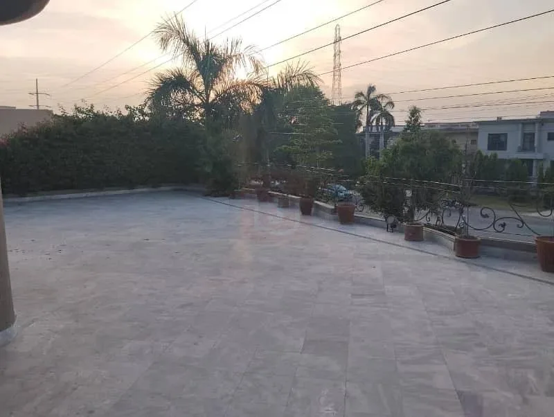 One Kanal Bungalow for Sale in DHA Lahore Near Park and Commercial Area