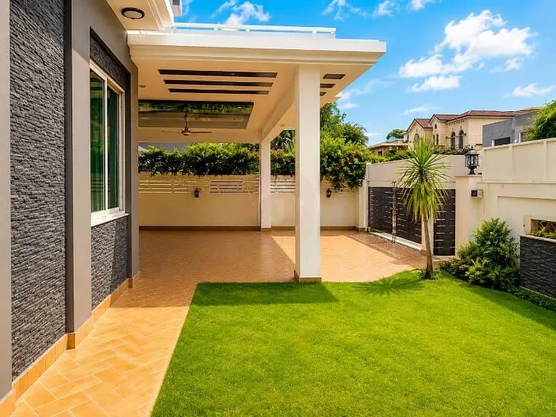 House for Sale in Prime F-6/3 Location