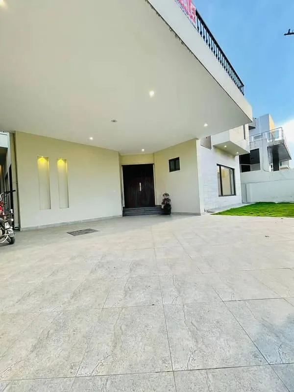 Second-Hand House Available Close to Giga Mall