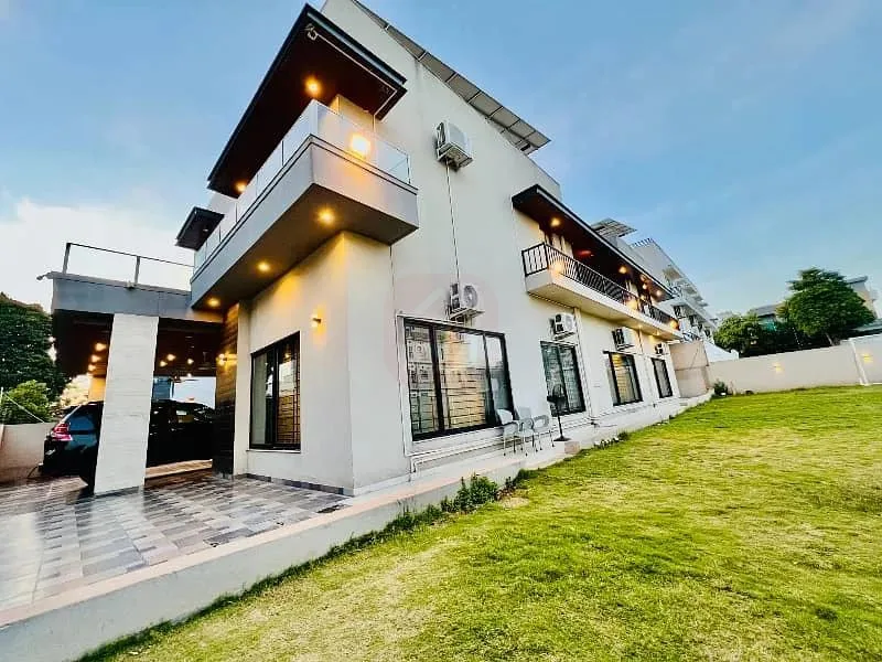 Stunning 40 Marla Designer Home Available with Large Lawn