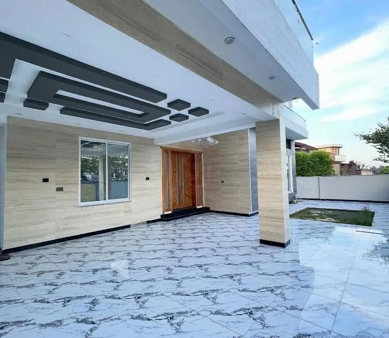 1 Kanal Designer Home Available for Sale Close to Giga Mall