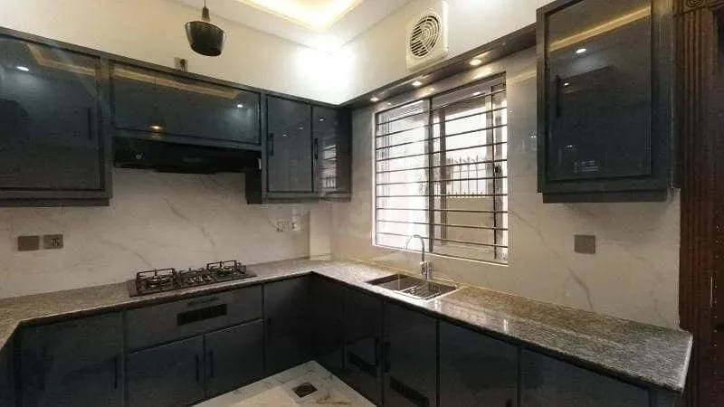 10 Marla House Available for PKR 54,500,000