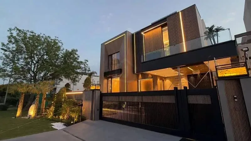 Stunning One Kanal Ultra-Modern Bungalow with Full Basement in DHA Lahore