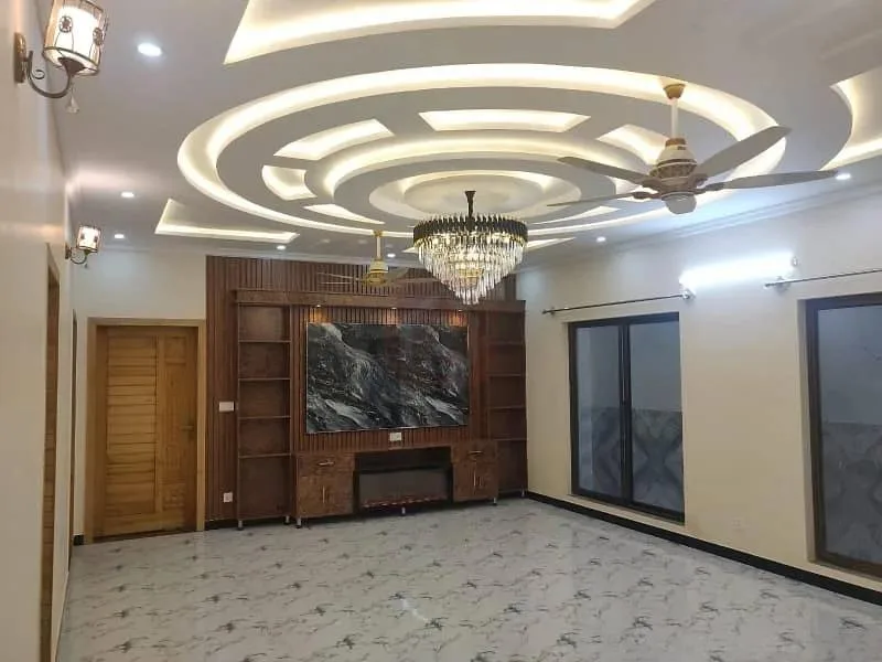 Attractive 10 Marla Home for Sale in Top City 1