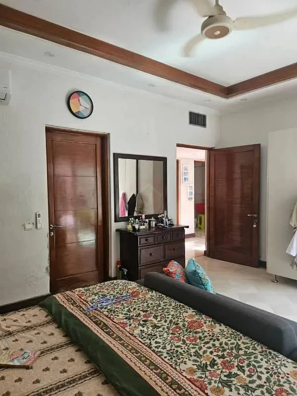 Modern One Kanal Bungalow with 5 Bedrooms and Lift in DHA Lahore
