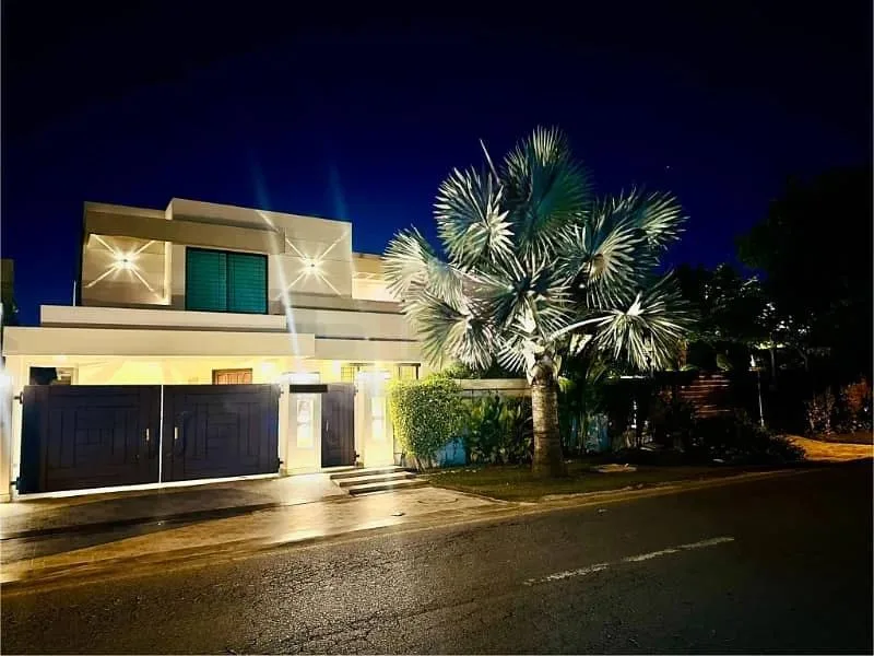 One Kanal Modern Bungalow for Sale in DHA Lahore, Near Park and Market