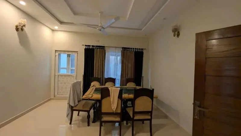Elegant 10 Marla Home with 20KW Solar in Bahria Enclave, Sector J