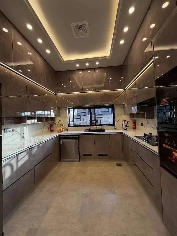 10 Marla Stunning House Available in DHA I_R